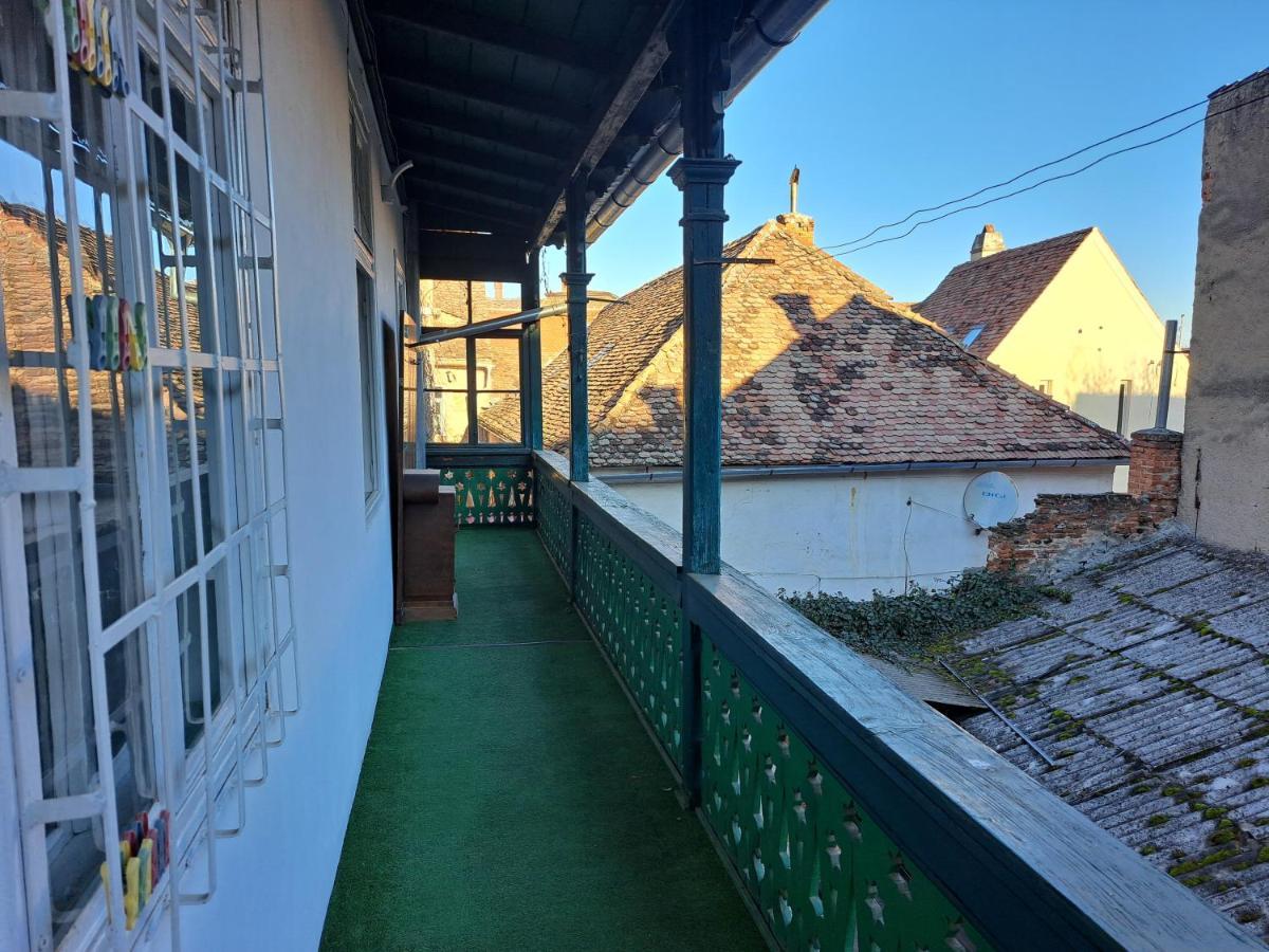 Cozy Apartment In The Heart Of Сибиу Экстерьер фото